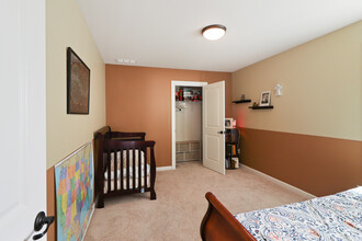 4010 Lake Manor Way in Atlanta, GA - Foto de edificio - Building Photo