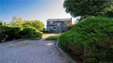 86 E Shore Ave in Groton, CT - Building Photo - Building Photo