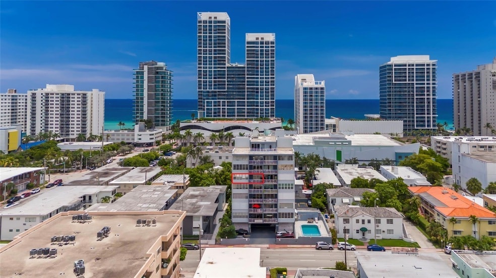 6855 Abbott Ave, Unit 5-504 in Miami Beach, FL - Foto de edificio