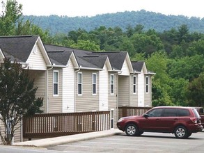 Weaverville Commons in Weaverville, NC - Building Photo - Building Photo