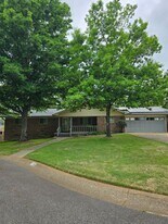 114 Jennison Square in Hot Springs, AR - Building Photo