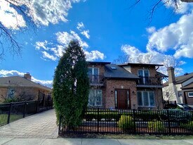 1052 Margret St in Des Plaines, IL - Building Photo