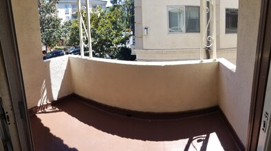 133 S Swall Dr, Unit 4 in Los Angeles, CA - Building Photo - Building Photo