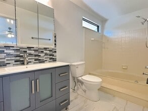 2652 Riverside Dr in Coral Springs, FL - Building Photo - Building Photo