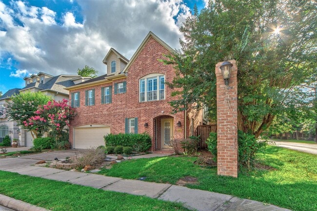 6318 Elm Ct in Bellaire, TX - Building Photo - Building Photo