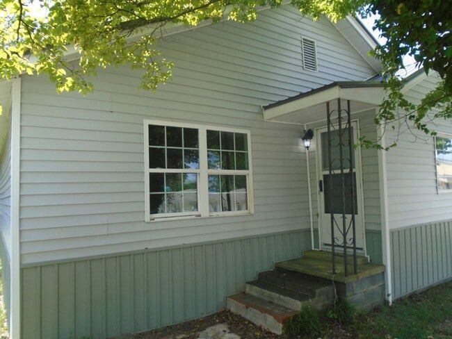 100 Spring Ave in Spring Lake, NC - Building Photo - Building Photo