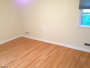 42 Cobblewood Rd in Livingston, NJ - Building Photo - Building Photo