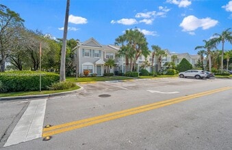 8066 Sanibel Dr in Tamarac, FL - Building Photo - Building Photo