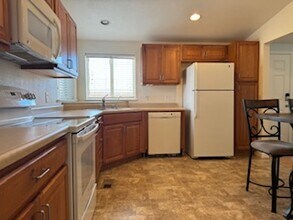 2166 Camellia Dr in Reno, NV - Building Photo - Building Photo