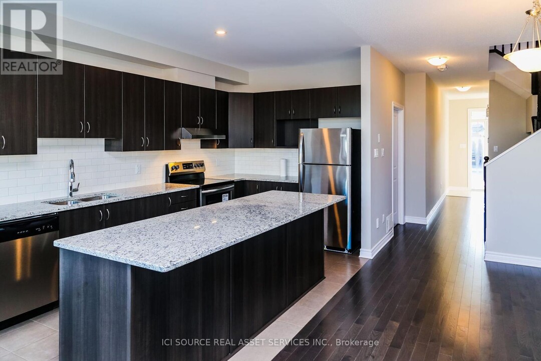 193 Kimpton Dr in Ottawa, ON - Building Photo