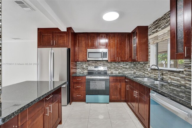 924 N 30th Rd in Hollywood, FL - Building Photo - Building Photo