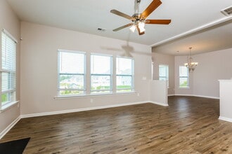 934 Lakemont Dr in Clayton, NC - Foto de edificio - Building Photo