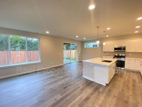 7604 61st Dr NE in Marysville, WA - Building Photo - Building Photo