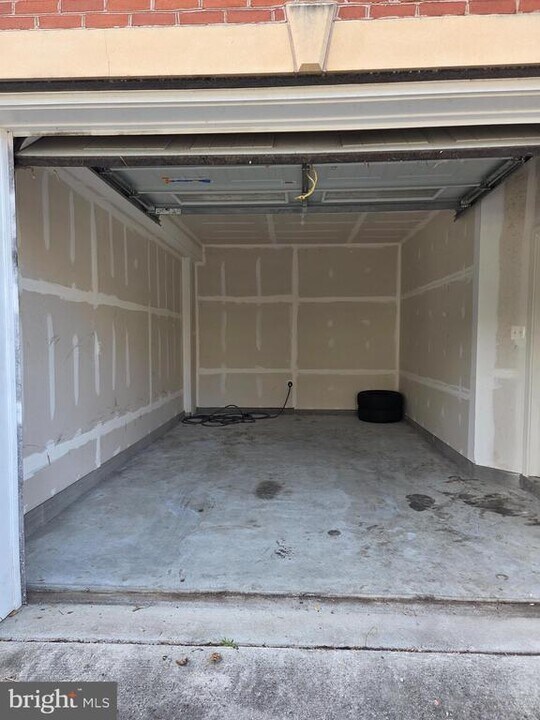 8248 White Star Crossing in Pasadena, MD - Building Photo