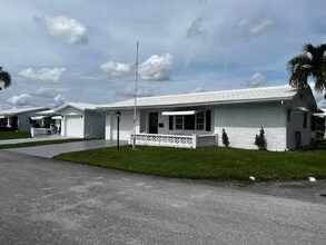 1901 SW 14th Ave in Boynton Beach, FL - Building Photo - Building Photo