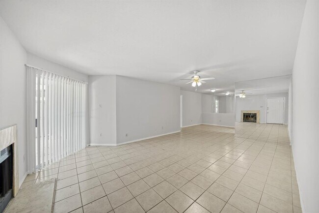 9797 Leawood Blvd, Unit 301 in Houston, TX - Building Photo - Building Photo