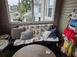 27 Walkley Rd in West Hartford, CT - Foto de edificio - Building Photo