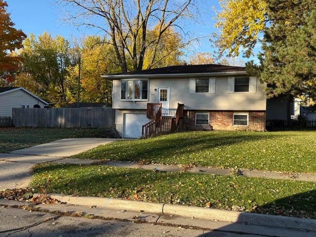 property at 647 Faircrest Ave NW