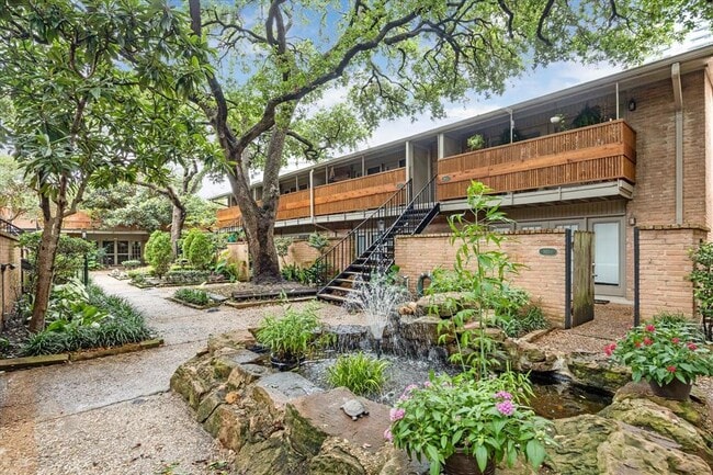 property at 3922 W Alabama St