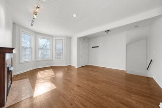 7250 N Rogers Ave in Chicago, IL - Building Photo - Building Photo