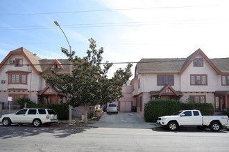 4858 Rosewood Ave in Los Angeles, CA - Building Photo - Building Photo