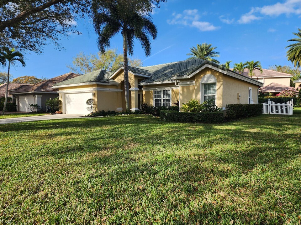 485 Otter Ln N in Jupiter, FL - Building Photo