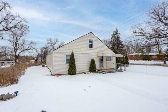 4226 Green Lake Rd in West Bloomfield, MI - Building Photo - Building Photo