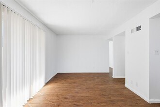 2703 Windswept Cove, Unit 101 in Austin, TX - Foto de edificio - Building Photo