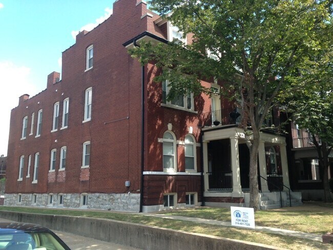 2029 Russell Blvd in St. Louis, MO - Building Photo - Building Photo