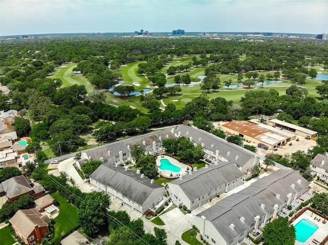 306 Wilcrest Dr in Houston, TX - Building Photo - Building Photo
