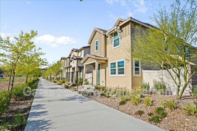 27605 Sawtooth Ln in Santa Clarita, CA - Building Photo - Building Photo