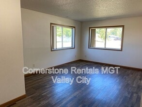 508 10th Ave SE in Valley City, ND - Building Photo - Building Photo