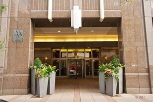 33 W Ontario St, Unit 44B in Chicago, IL - Building Photo