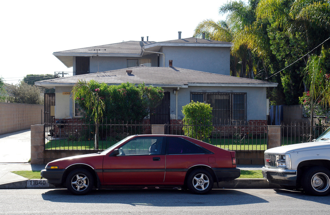 11640 Oxford Ave in Hawthorne, CA - Building Photo