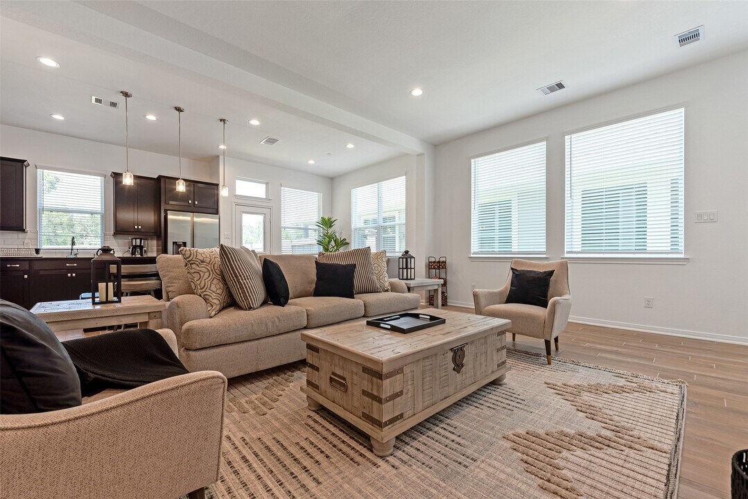343 E Coralburst Lp in Montgomery, TX - Building Photo