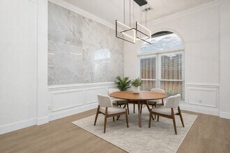 7620 Worthing St in Dallas, TX - Foto de edificio - Building Photo