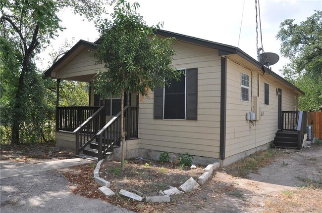 6321 Crumley Ln in Austin, TX - Building Photo - Building Photo