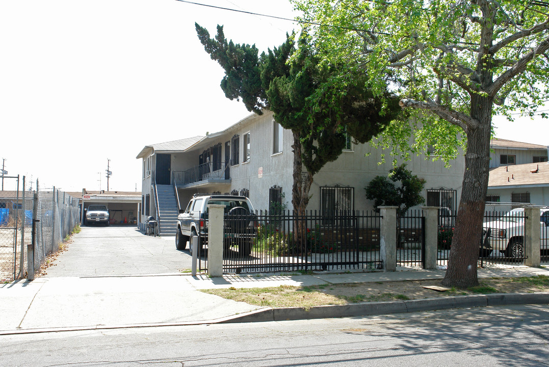 14752 Blythe St in Panorama City, CA - Building Photo