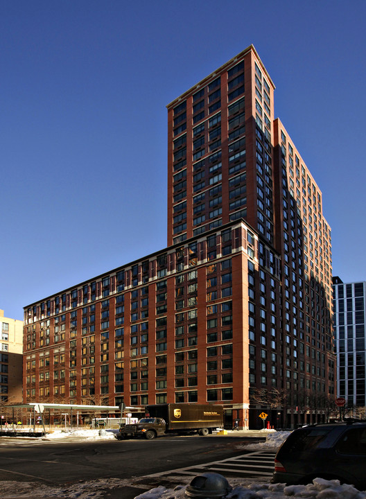 Tribeca Bridge Tower in New York, NY - Building Photo