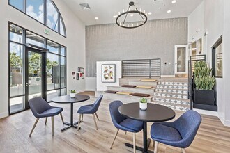 8181 Allison in La Mesa, CA - Foto de edificio - Building Photo