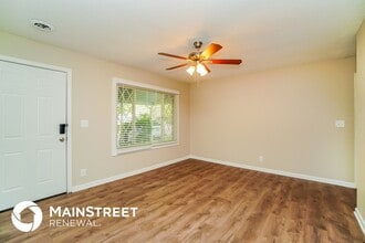 200 Crestview Dr in Johnstown, OH - Foto de edificio - Building Photo