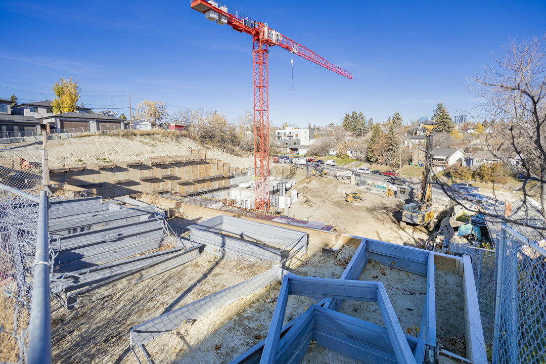 Mission Hill Landing in Calgary, AB - Building Photo