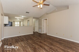 1734 Chandelier Cir E in Jacksonville, FL - Building Photo - Building Photo