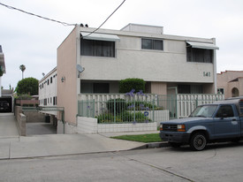 141 W Hillcrest Blvd in Inglewood, CA - Building Photo