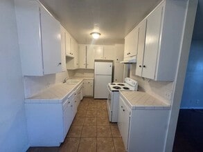 5901 Orange Ave in Long Beach, CA - Building Photo - Building Photo