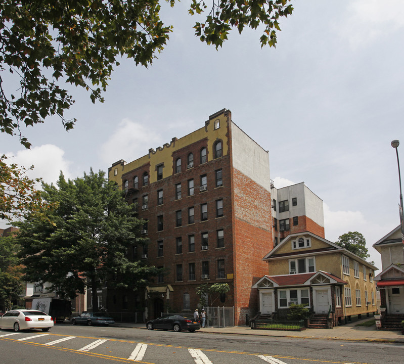 2197 Ocean Ave in Brooklyn, NY - Foto de edificio