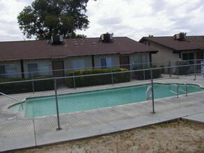 Las Villas Apartments in Fresno, CA - Building Photo - Building Photo