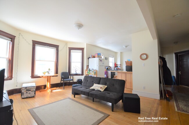 331 Faneuil St, Unit 2 in Boston, MA - Building Photo - Building Photo