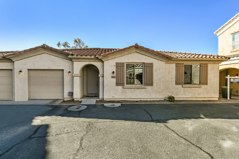 1686 S Desert View Pl in Apache Junction, AZ - Foto de edificio