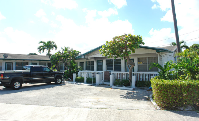 1501 S Railroad Ave in Lake Worth, FL - Building Photo - Building Photo